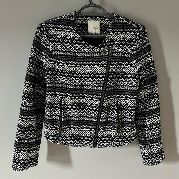 JOIE navy, white and blue cropped patterned jacket, size medium apparently 🙄 - Picture 3 of 7